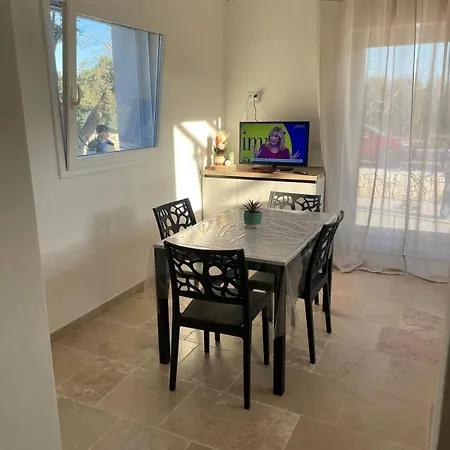 Maison De Claire فيلة أوستوني