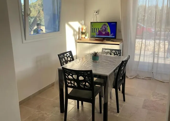 Maison De Claire 빌라 오스투니